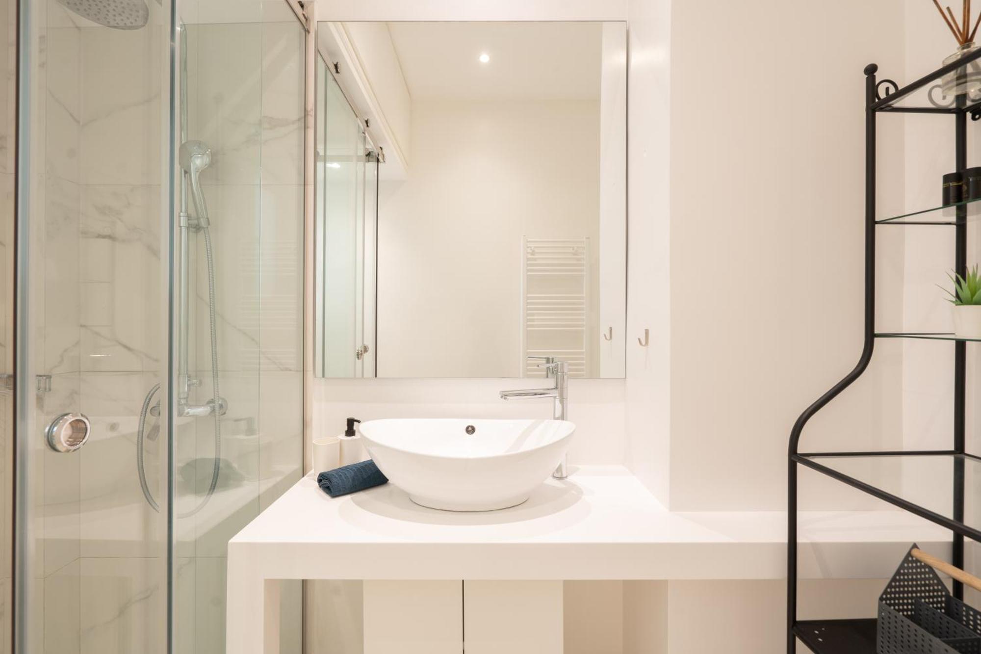 Sophisticated Modern Apt In Athens Center Buitenkant foto